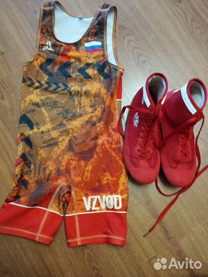 Костюм и обувь для занятия борьбой