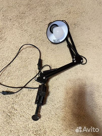 Настольный светильник