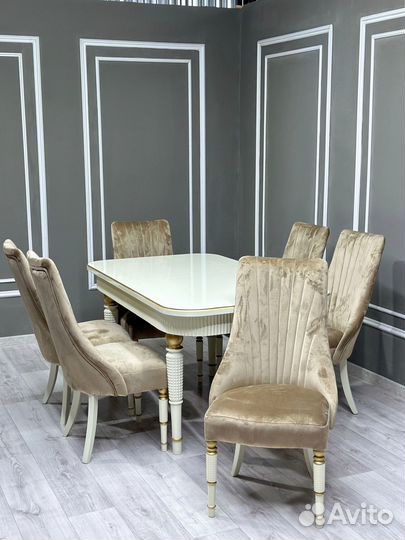 Стол и стулья для кухни. В наличии