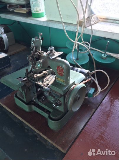 Оверлок швейной машины