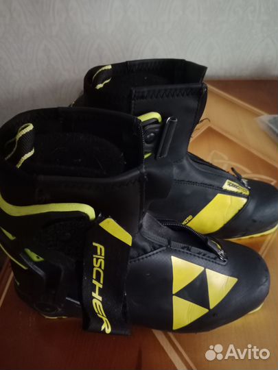 Лыжные ботинки коньковые fisher