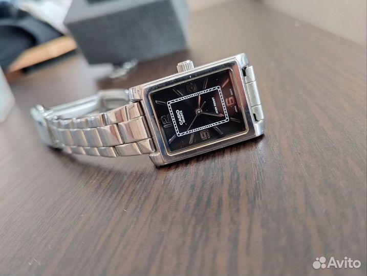 Новые наручные часы Casio женские