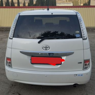 Toyota Isis 1.8 CVT, 2011, 113 600 км