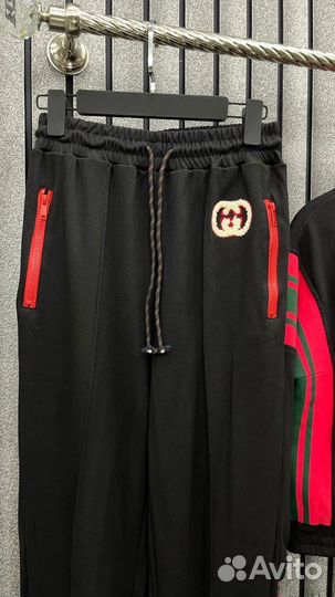 Женский спортивный костюм