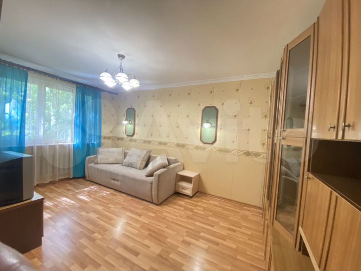 2-к. квартира, 50 м², 1/9 эт.