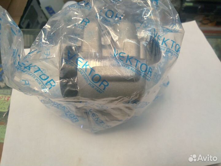 Цилиндр передний тормозной левый Москвич 2141