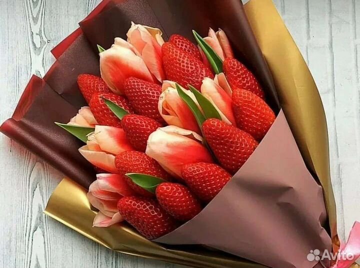 Сладкие букеты с живыми цветами