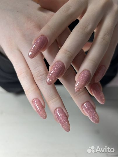 Маникюр в салоне