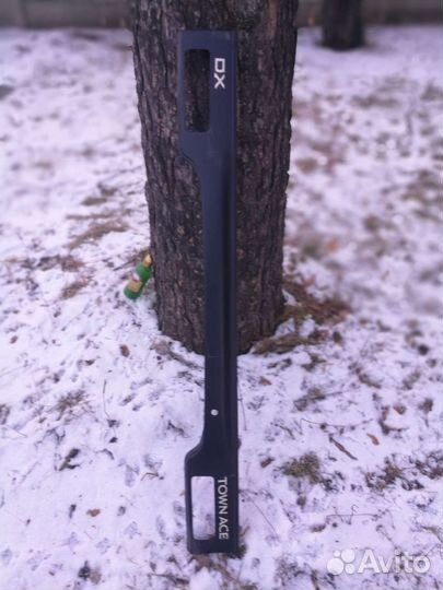 Накладка на заднюю дверь тоун аис