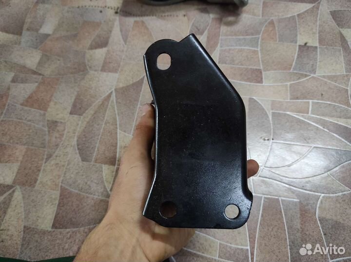 Передняя подушка двигателя Daihatsu Yrv