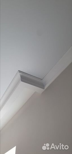 Монтаж потолочного плинтуса,карнизов,багетов