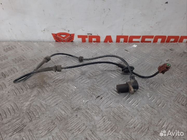 Датчик ABS передний левый Ниссан Блюберд Силфи