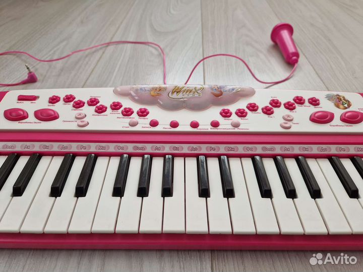 Игрушечное пианино с микрофоном