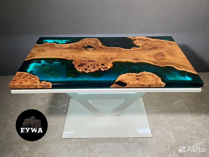 Стол из капового карагача с подсветкой