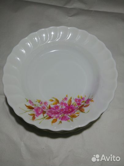 Пластиковые тарелки 12 шт