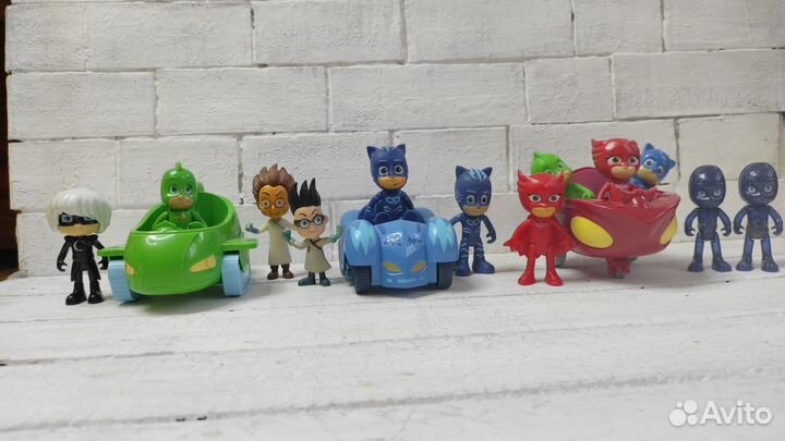 Игрушки герои в масках / 12 героев и три машины