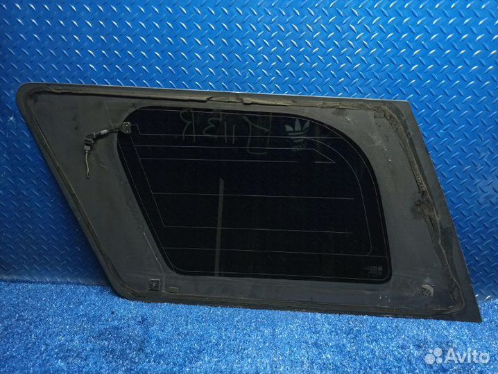 Стекло кузова правое Cadillac Escalade 3