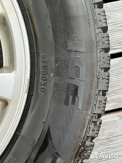 Pirelli Formula Ice 215/65 R16 98T