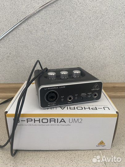 Звуковая карта behringer um2