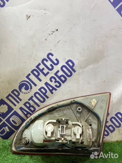 Фонарь задний левый Toyota Avensis универсал 1.8