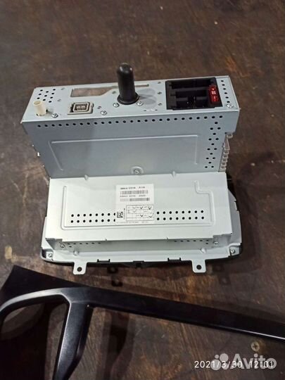 Оригинальная магнитола LADA Vesta