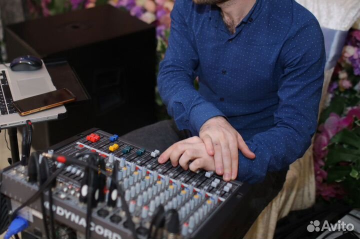 Диджей с аппаратурой. на свадьбы и мероприятия