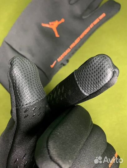 Зимние перчатки Nike Jordan с сенсором