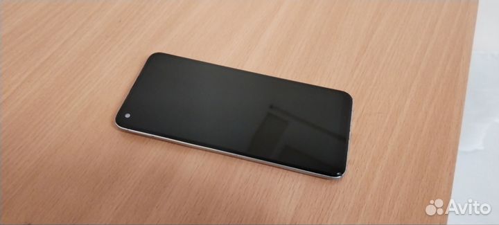Телефон realme 8