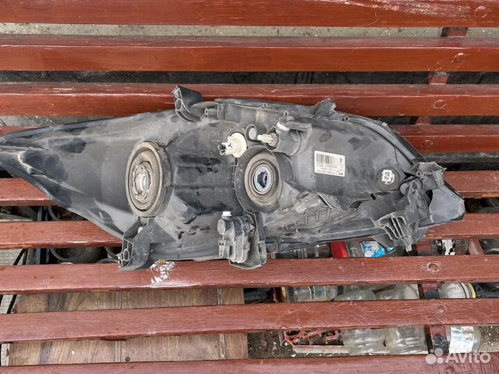 Фара от toyota Аурис 2010г