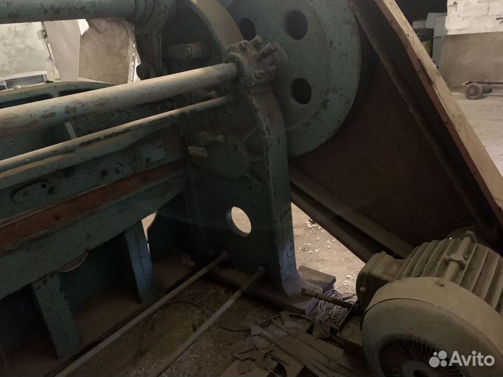 Ножницы гильотинные