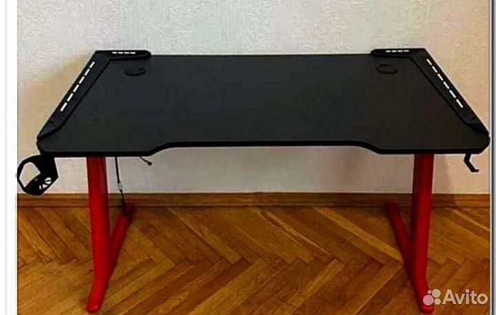 Геймерский стол, в идеальном состоянии