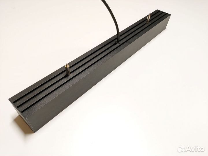 Потолочный линейный светильник