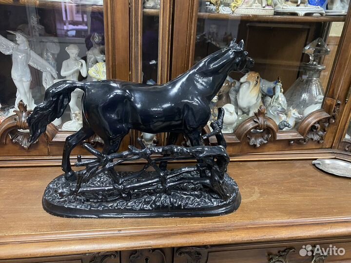 Лошадь у плетня касли куса