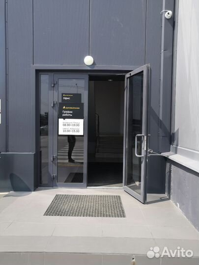 Входная утепленная пластиковая дверь