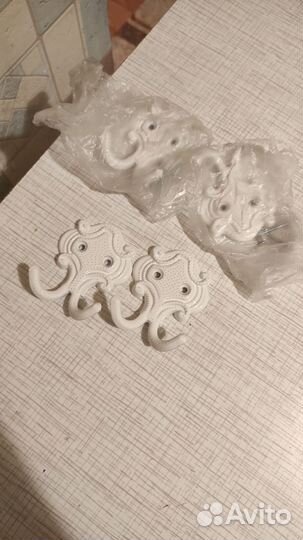 Крючок настенный 4 шт. новые