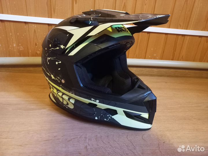 Кроссовый шлем