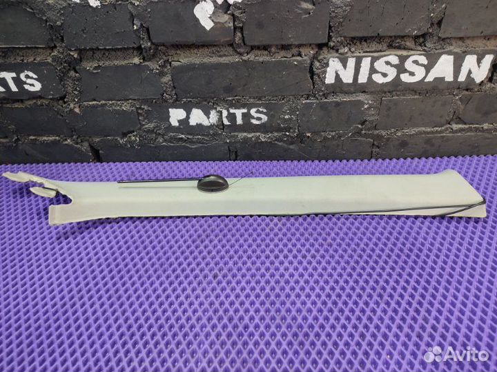 Обшивка стойки кузова передняя правая Nissan