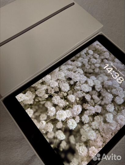 iPad 10.2 Wi-Fi + Cellular