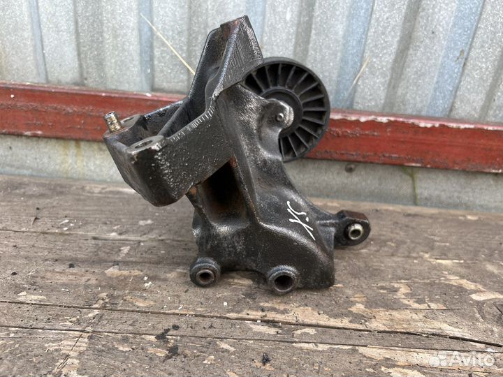 Кронштейн генератора Citroen Xsara