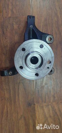 Поворотный кулак Mercedes W639 Vito