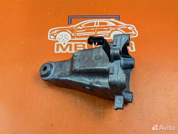 Лапа правая w212 E-class 274.920