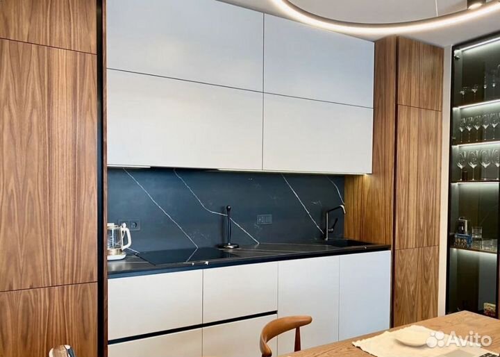 Кухня Белая с деревом напрямую от фабрики на заказ