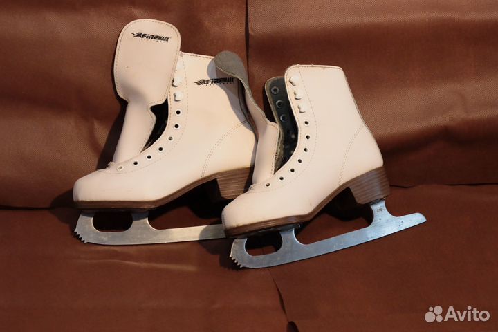 Коньки, лыжные ботинки