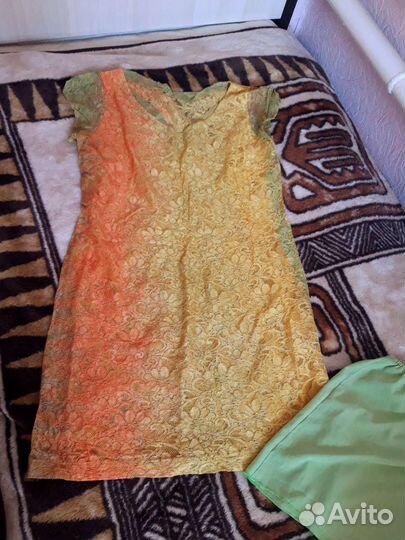 Много платьев