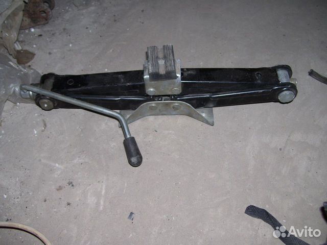 Домкрат легкового авто