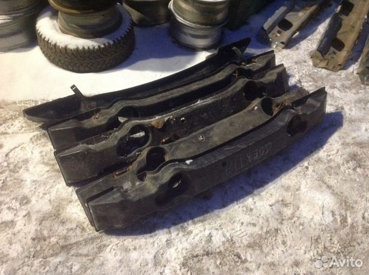 Усилитель заднего бампера Киа Спектра