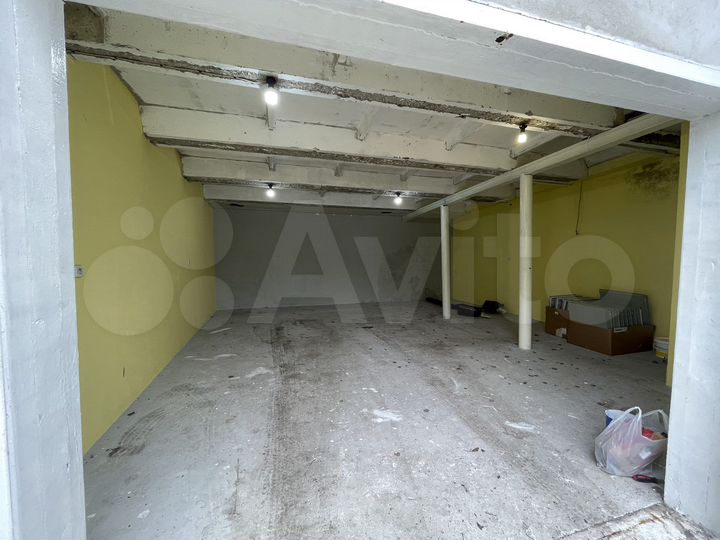 Гараж, > 30 м²
