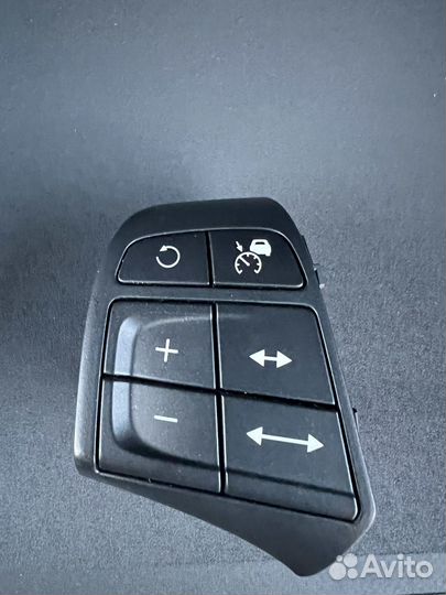 Мультируль Volvo кожаный, трехспицевый