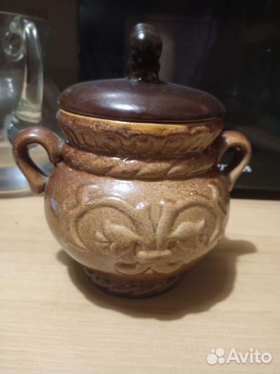 Глиняный горшок