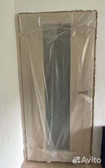 Дверь межкомнатная с коробкой новая